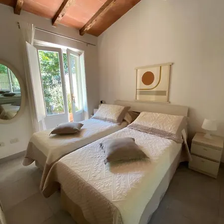 La Casa Del Maestro Nyaraló